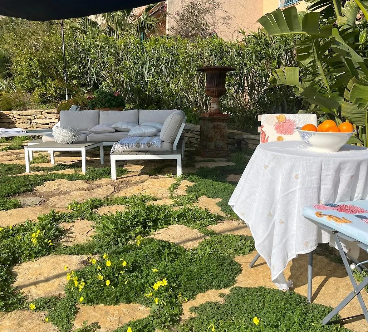 Guest house La Plage De Saint Clair A Pied Le Lavandou