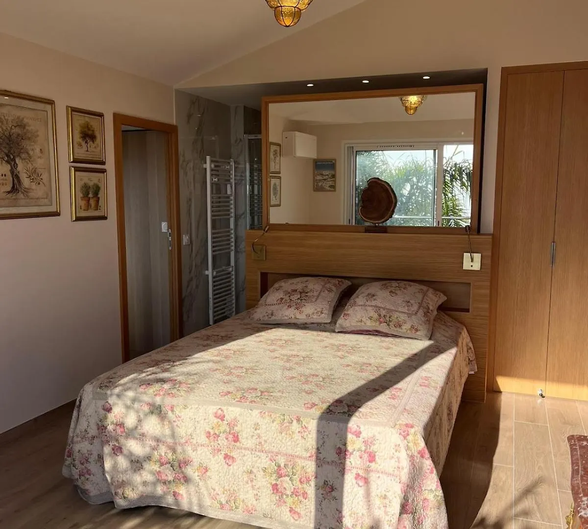 La Plage De Saint Clair A Pied Le Lavandou Guest house