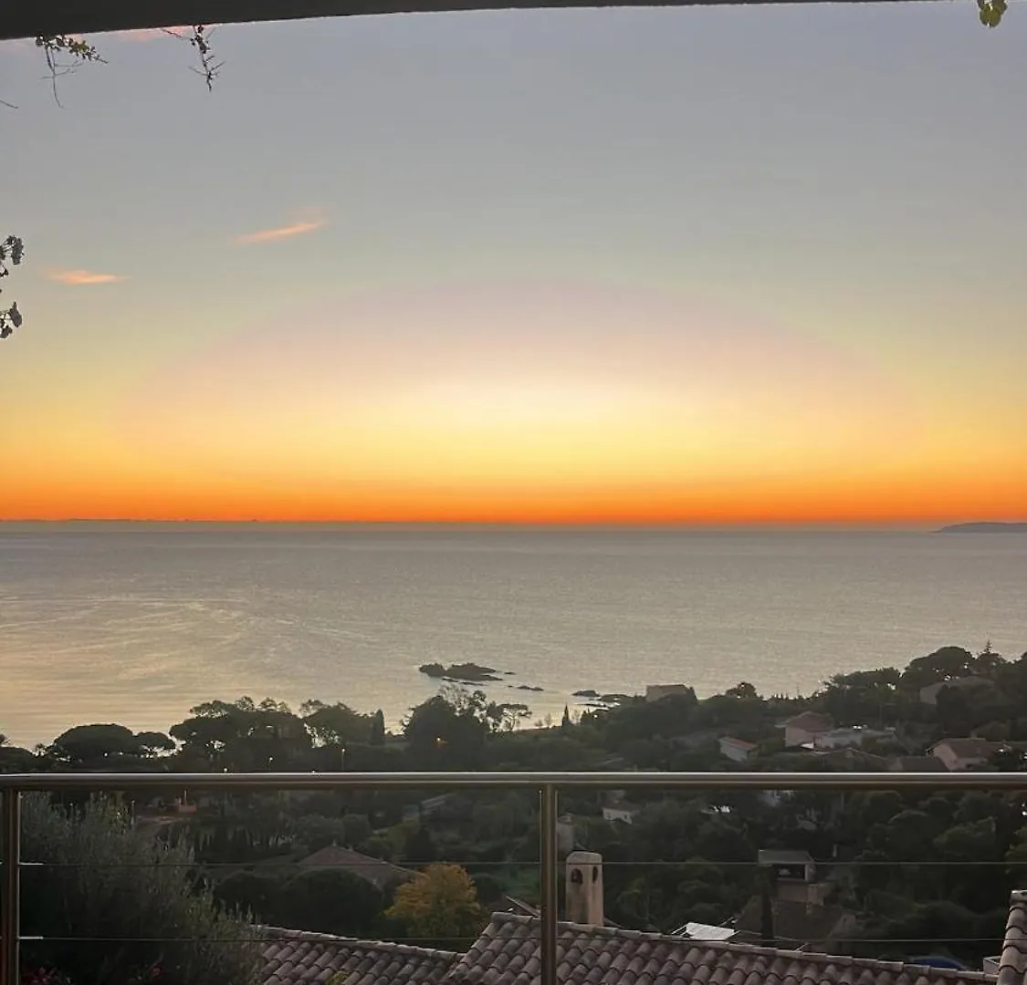 La Plage De Saint Clair A Pied Le Lavandou Guest house