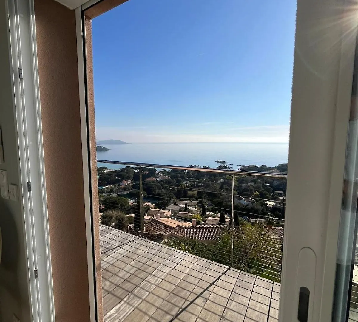 La Plage De Saint Clair A Pied Le Lavandou Guest house